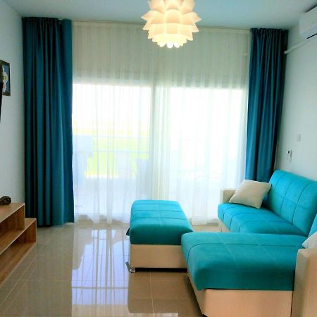 Blue Apartment In 5* Ceasar Resort Trikomo Buitenkant foto