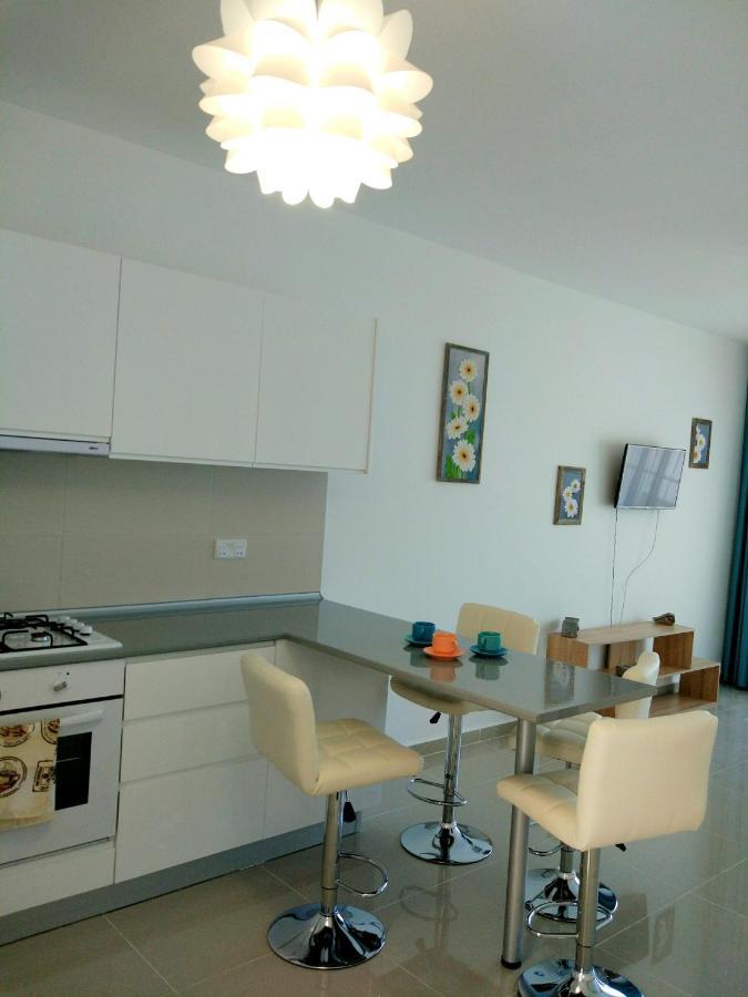 Blue Apartment In 5* Ceasar Resort Trikomo Buitenkant foto
