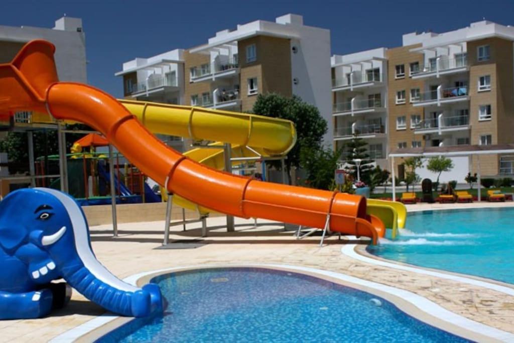 Blue Apartment In 5* Ceasar Resort Trikomo Buitenkant foto